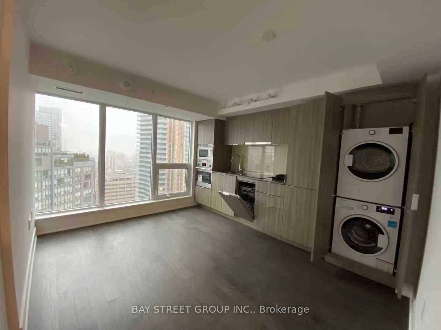 Top Prime Location ! ! ! Very Bright East Facing 1 Bedrooms Den Unit, The Britt Residence At Bay Wellesley Step To Wellesley Subway, U Of T, Ryerson, Hospitals, Shops ...
