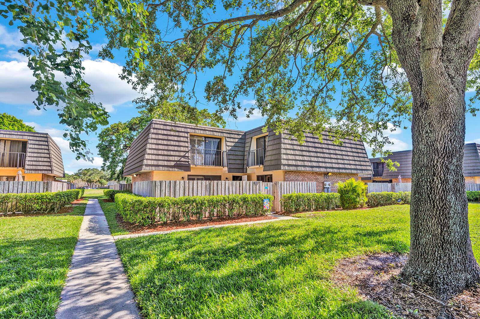 Beautifully renovated 2 bedroom, 2.