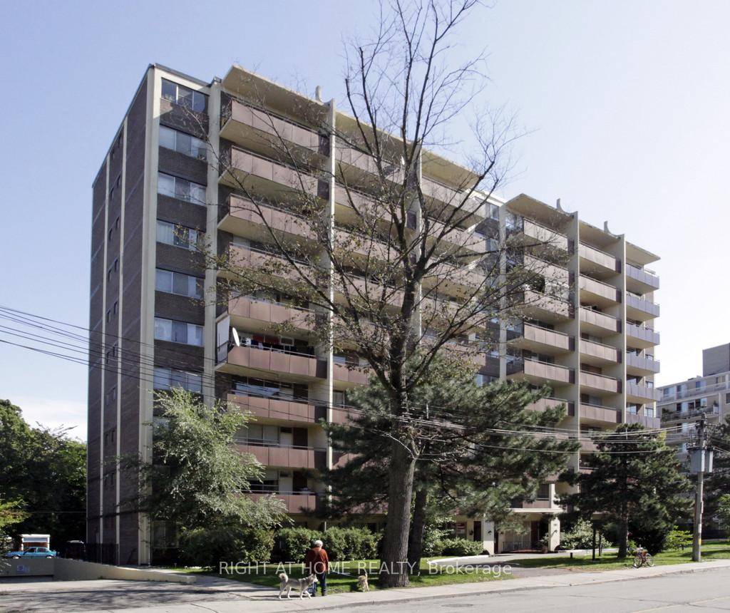 Excellent location just steps away from the St.