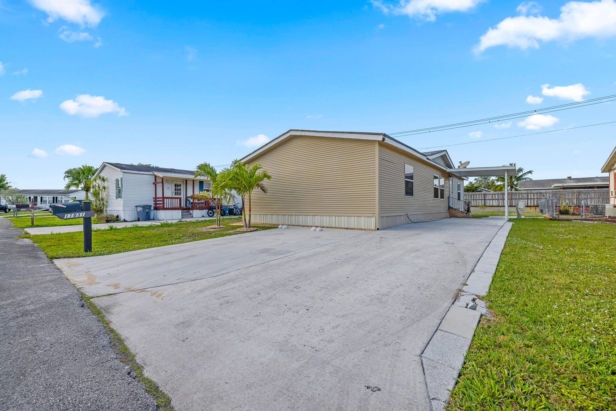 Smart and affordable manufactured home in high demand Watergate.