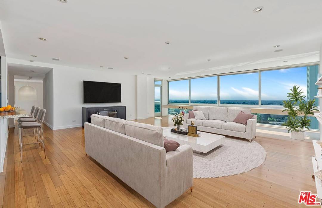 2222   Avenue Of The Stars 2BR Beverlywood La