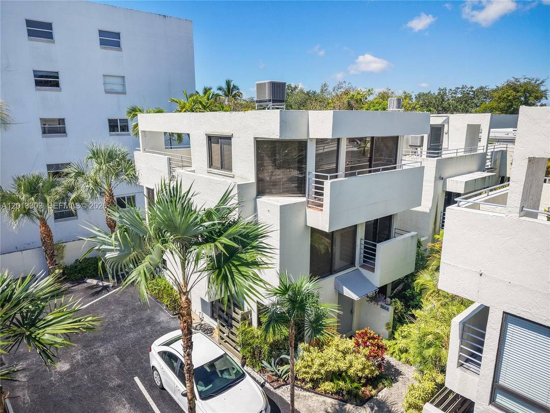 Artists and lovers of natural light will love this three level Townhouse Style condo.