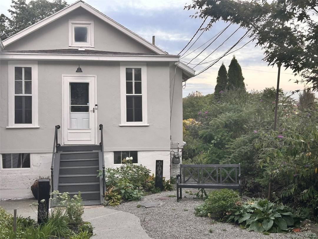 Newly renovated 2 bedroom home located in the picturesque village of Piermont, NY.