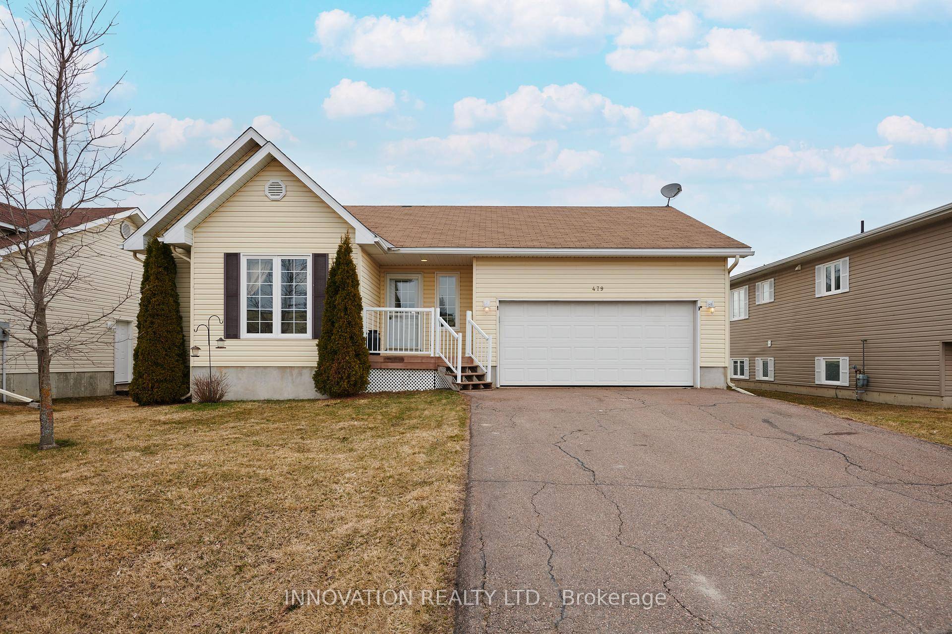 Charming 3 Bed, 3 Bath Home in the Heart of Renfrew.