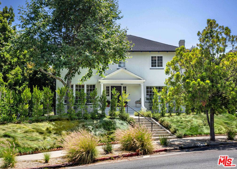 102  S WILTON PL LA