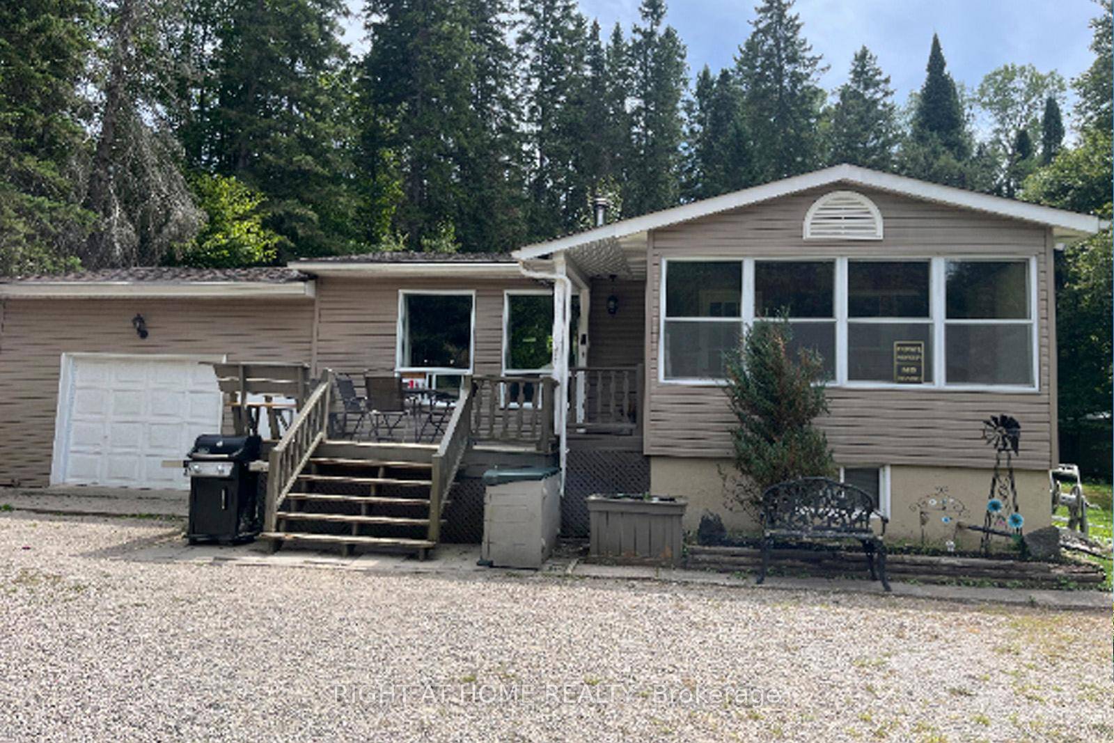 Nestled on a large and level lot in the desirable Balsam Chutes area, this 3 bedroom, 2 bathroom detached home offers comfortable space, charm, and year round enjoyment of Muskoka ...
