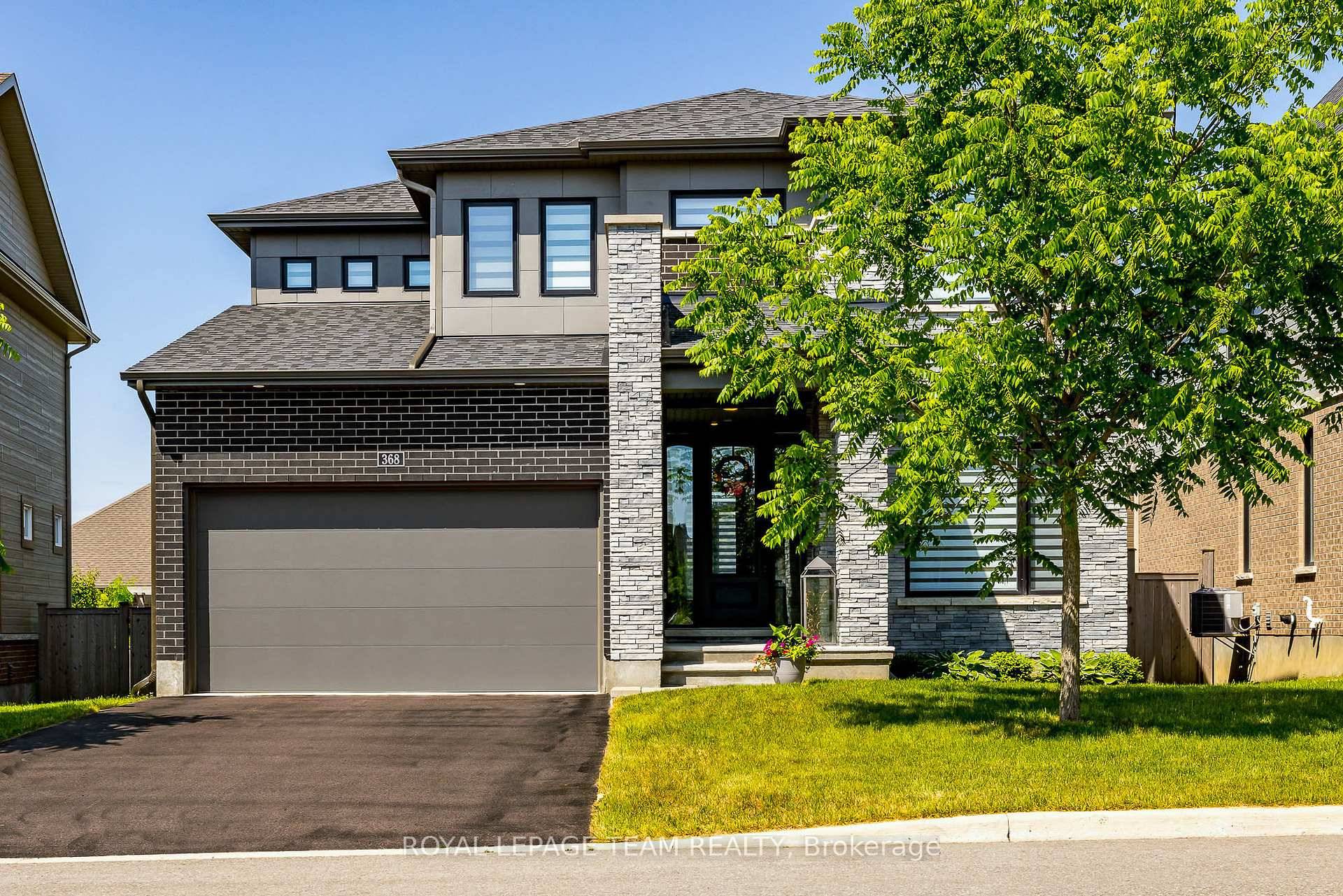 Welcome to 368 Trestle, nestled in the prestigious Mahogany community of Manotick !