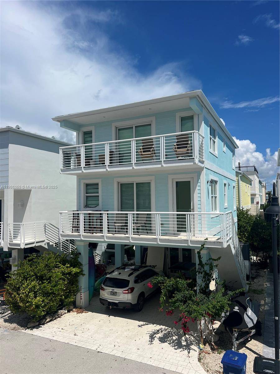 BEAUTIFUL MULTI Level Home 3 Bedrooms amp ; 2 Bathrooms located close to Marina and with amazing views from Front Balcony Very spacious, beautiful kitchen, ample rooms A MUST SEE ...