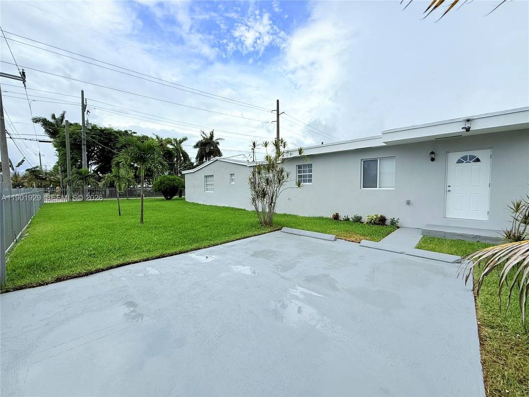 Stunning fully remodeled 5 bedroom, 4 bath, 2 kitchen Two laudry in the heart of West Park, Real 2, 190 sq.