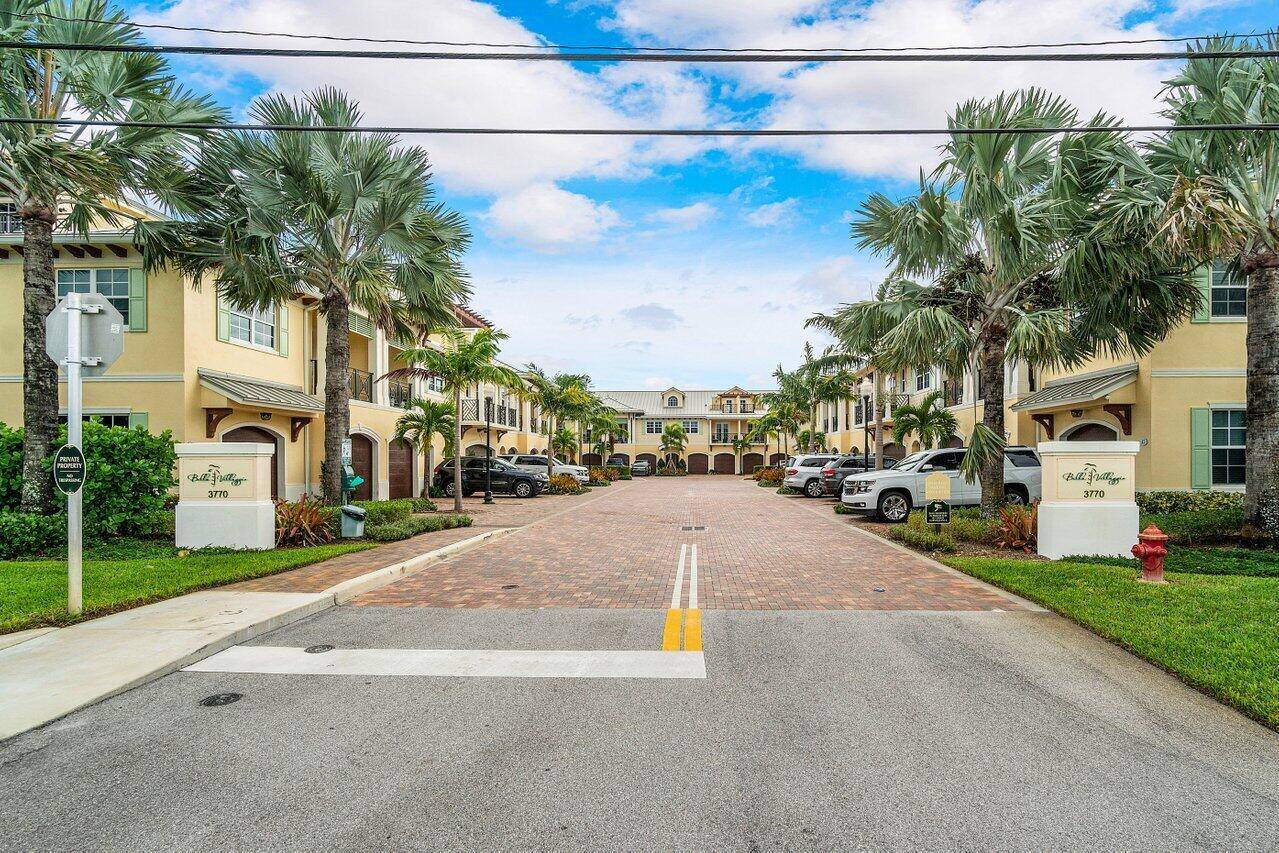ANNUAL rental now available in the heart of Tequesta !