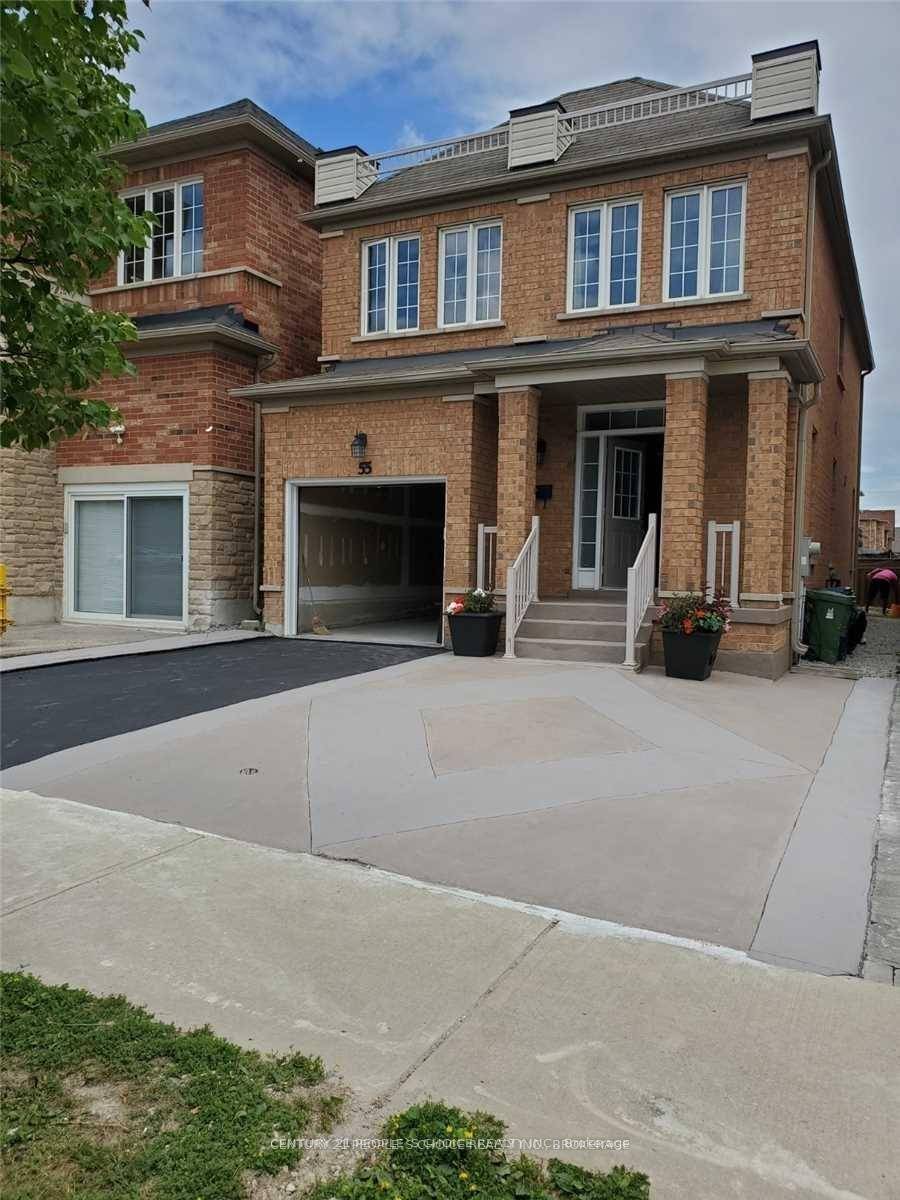 Beautiful and Spacious Home Located On A Quiet Neighbourhood.