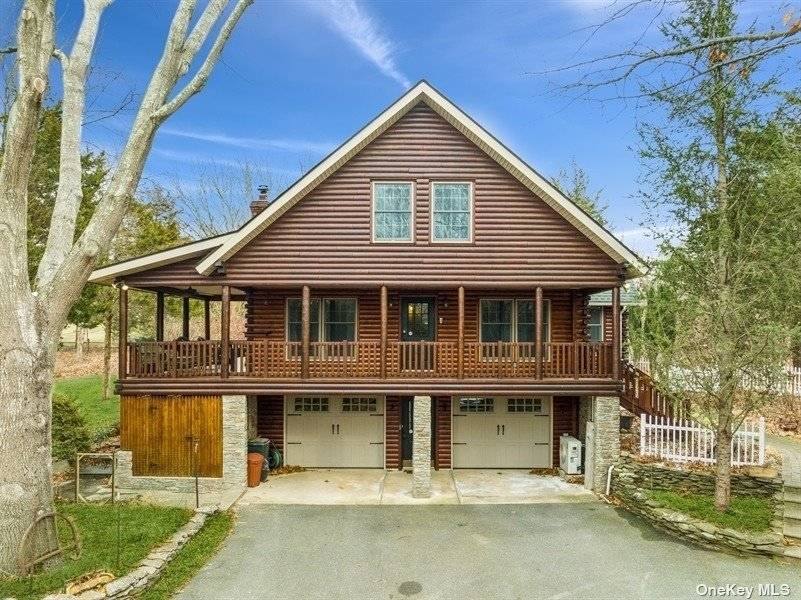 Cozy Northern White Cedar Log Style Chalet With Heated Saltwater Pool.