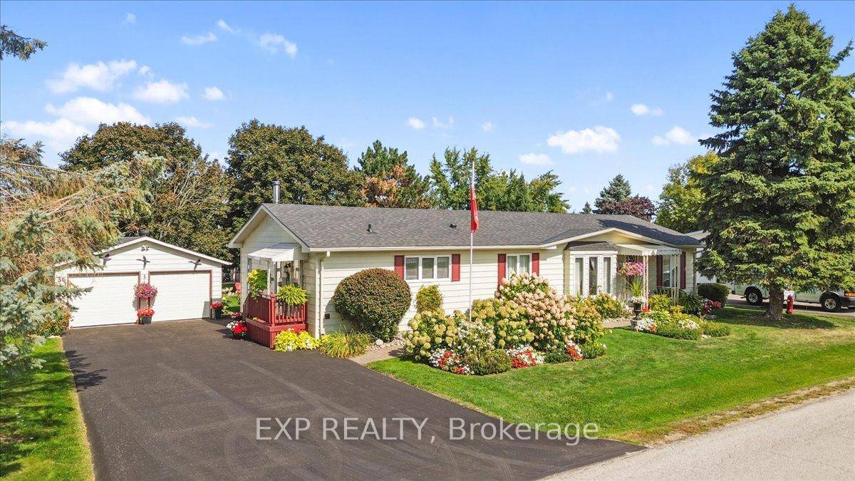 Immaculate, Bright 3 Bedroom, 2 Bathroom Bungalow In Sought After Sutton By The Lake.