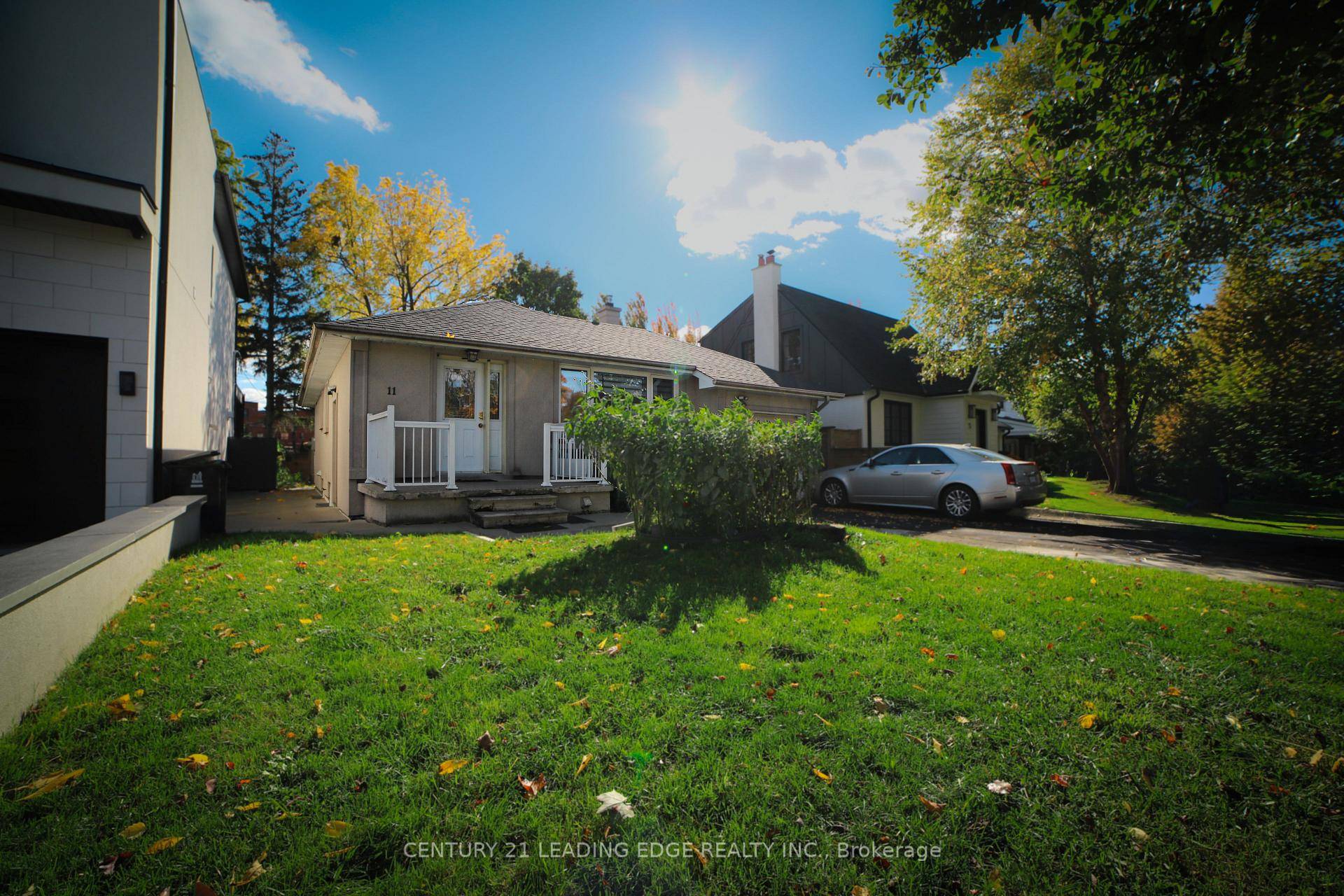 Well maintained 3 bedroom bungalow in a quiet, family friendly neighbourhood !
