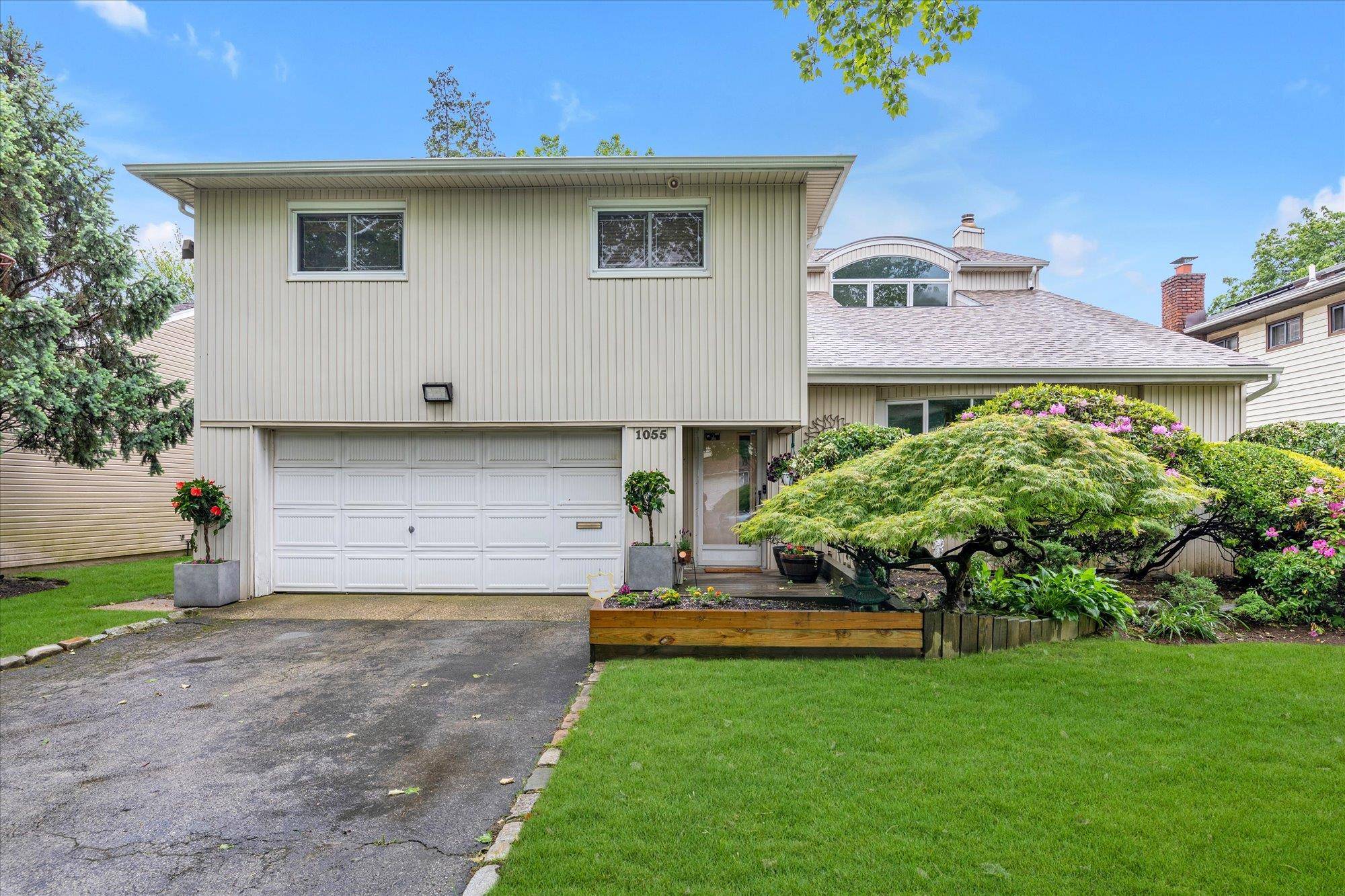 Welcome to this Beautiful 5 Bedroom 3.