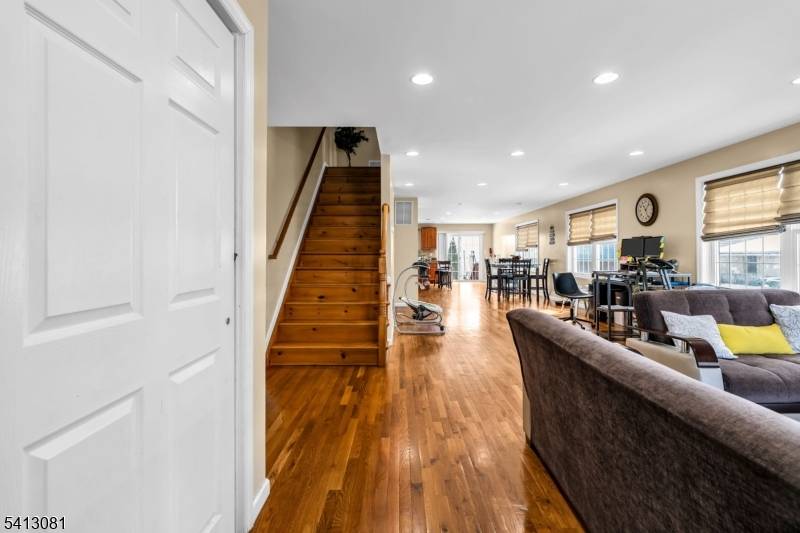 BUILT IN 2013 ! ! Single family house, featuring an open concept layout with 3 large bedrooms and 3.