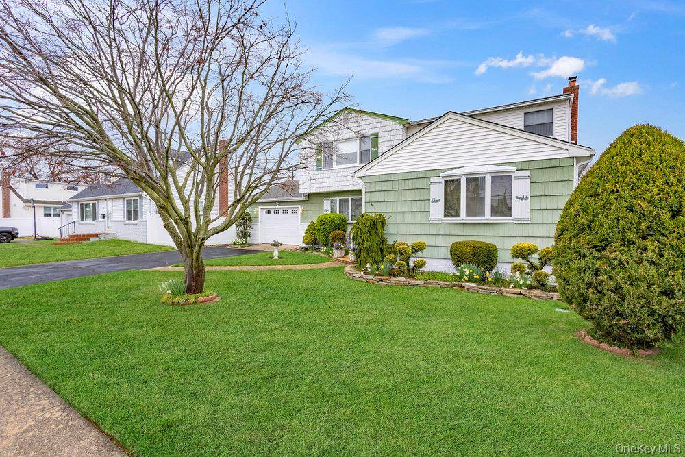 WELCOME To a Very Spacious Colonial Located in Plainedge School District.