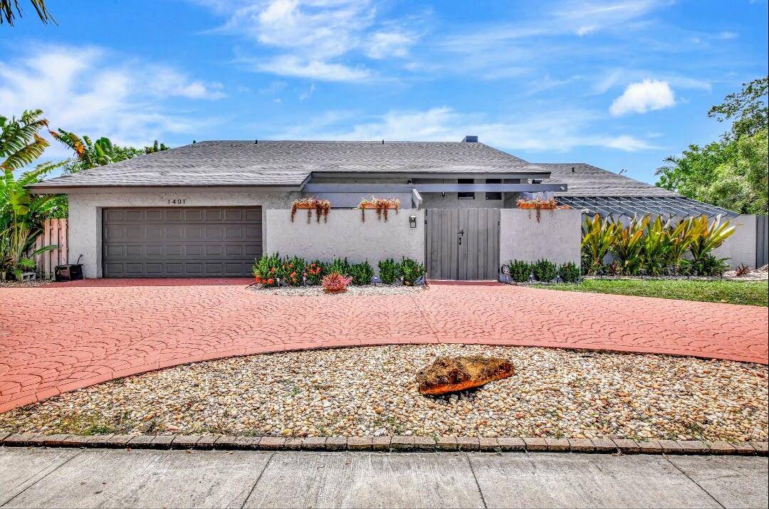 One of the kind 3300 Sq foot, 4 Bedroom 3 and half Bath home, with contemporary open floor plan located in a desirable part of Plantation, within walking distance of ...
