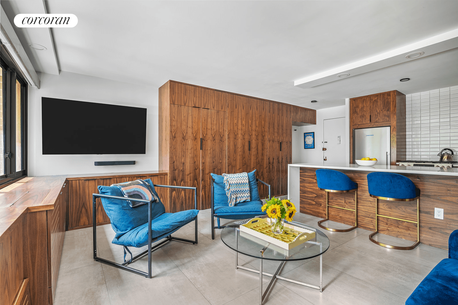Modern Convertible Luxury Studio Nestled in Private Courtyard Steps Away from South Street Seaport and Financial DistrictExperience the pinnacle of contemporary downtown living in this architecturally designed, stylishly renovated residence.