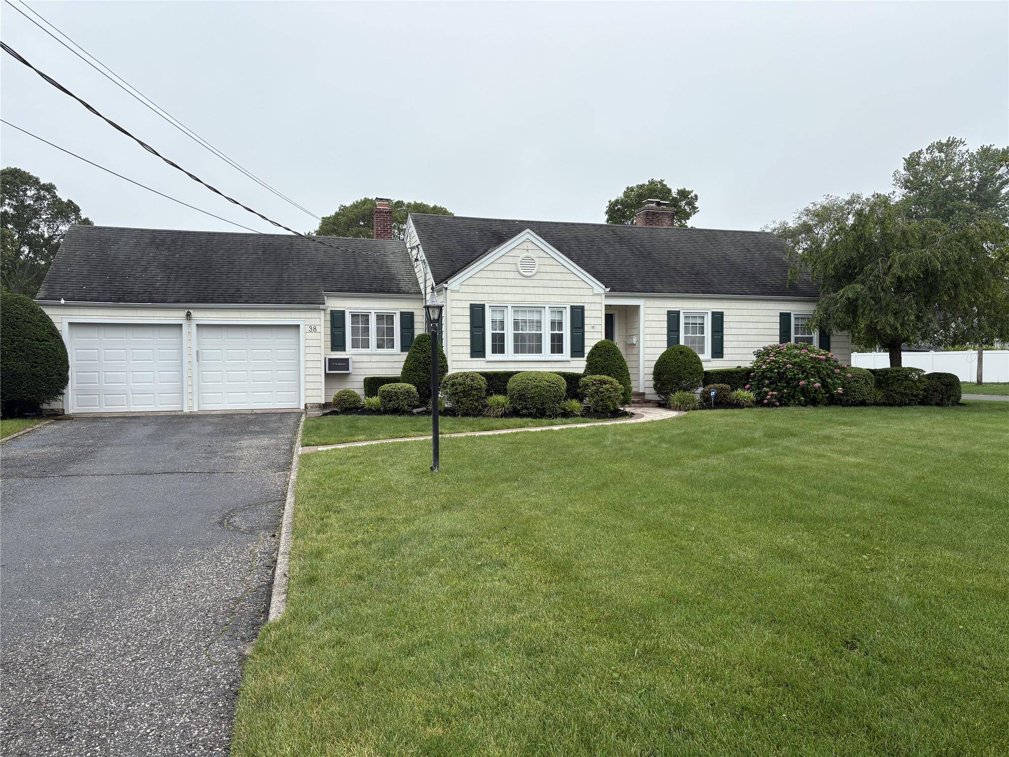 Great House in a Very Nice Neighborhood Utilities Not included landscaping IS included