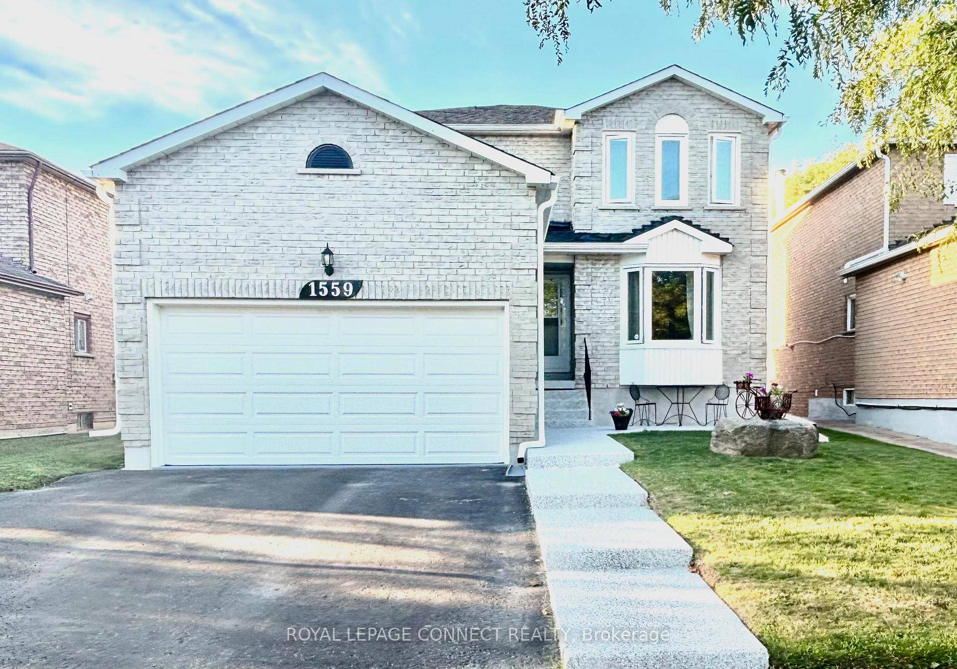Finished Walkout basement with separate entrance in desirable Pickering location !