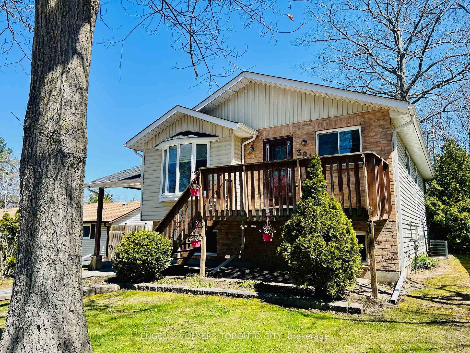 Sunny Beachy Wasaga Beach Bungalow !