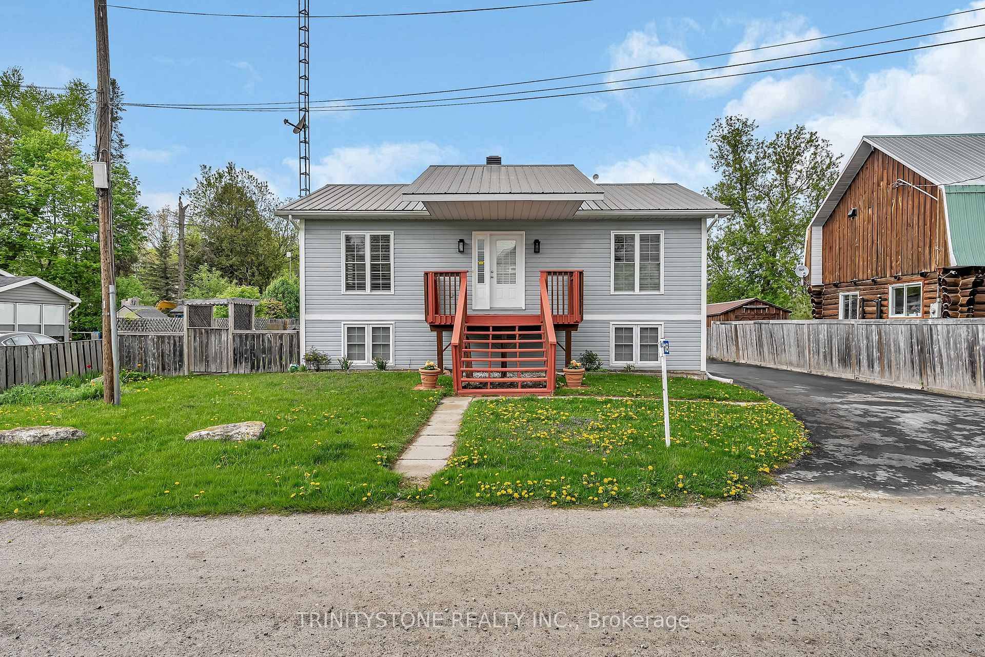 Welcome to Your PRIVATE Waterfront Dream Retreat on Mississippi River !