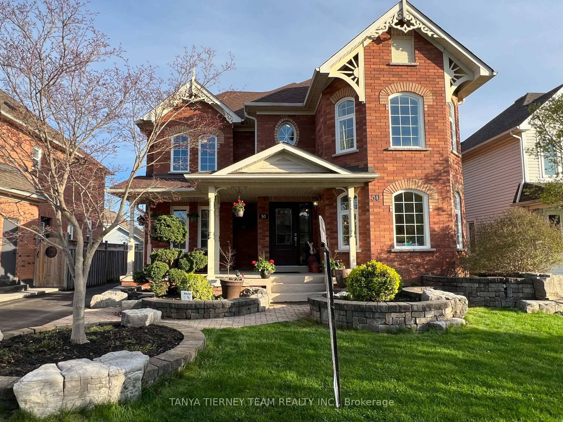 Immaculate all brick Brooklin family home with detached double garage !