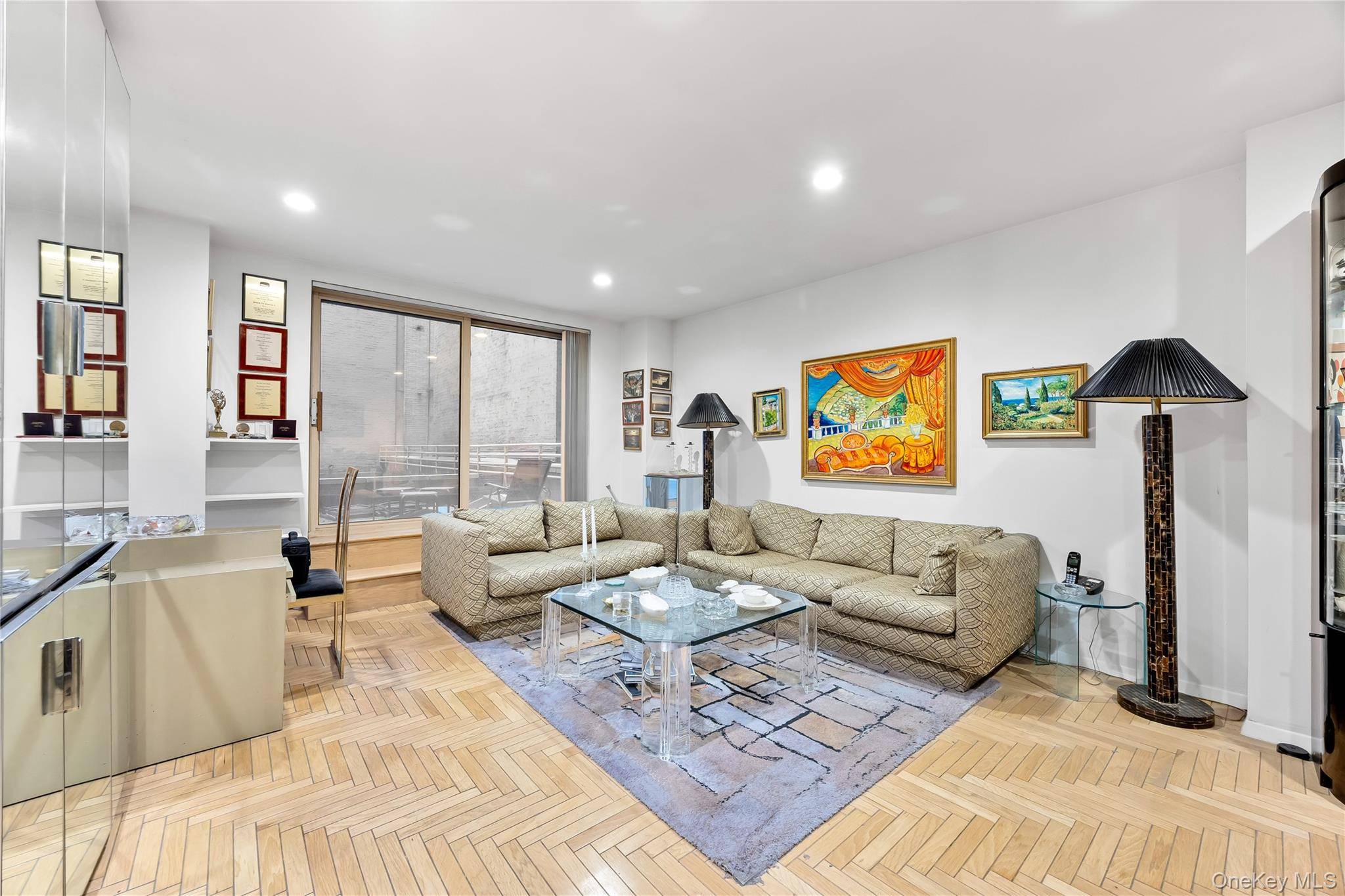 Welcome to Residence 4D at 106 Central Park South a studio, one bathroom condominium located in the heart of Manhattan.
