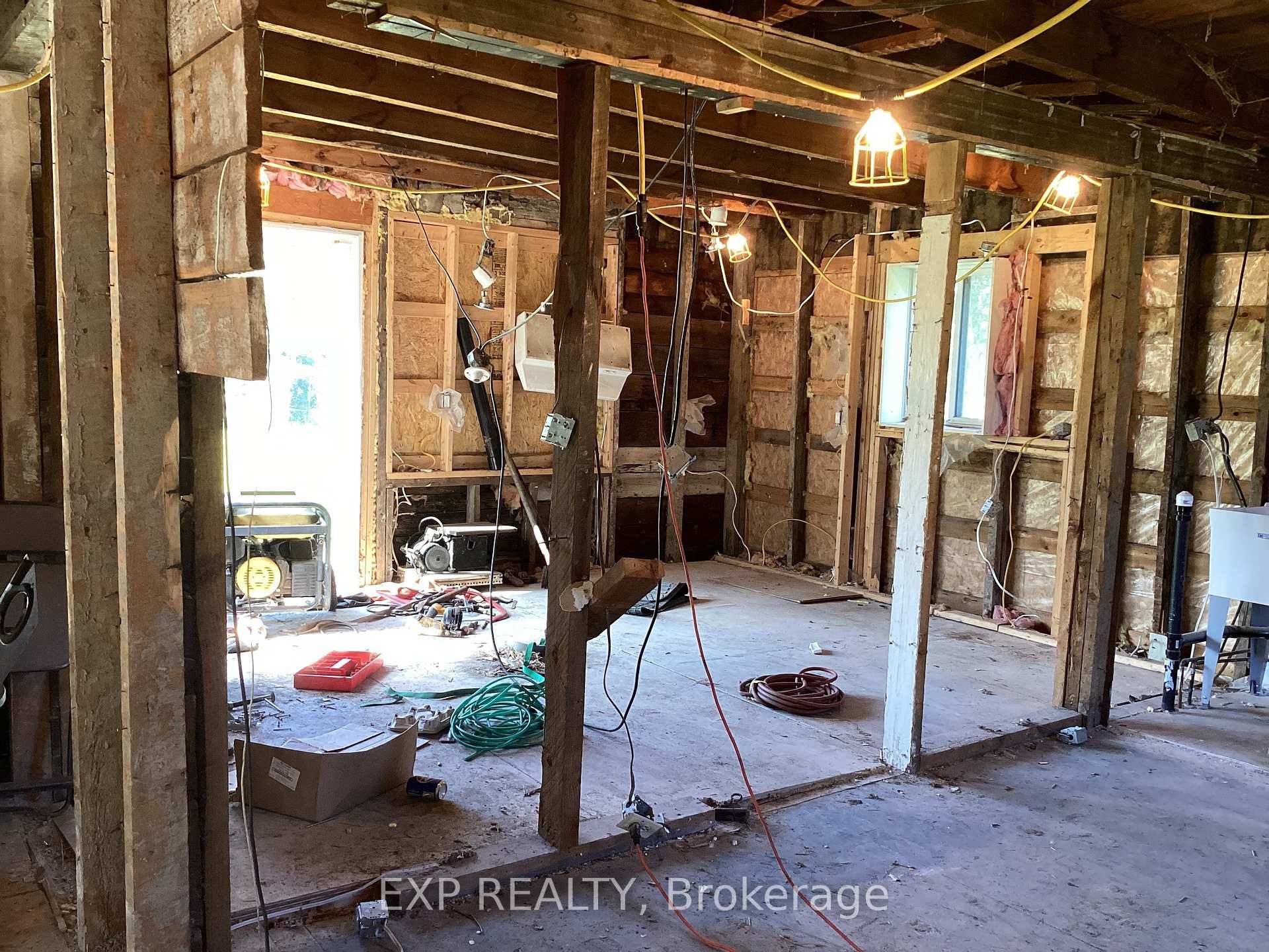Investors or Serious Handymen.