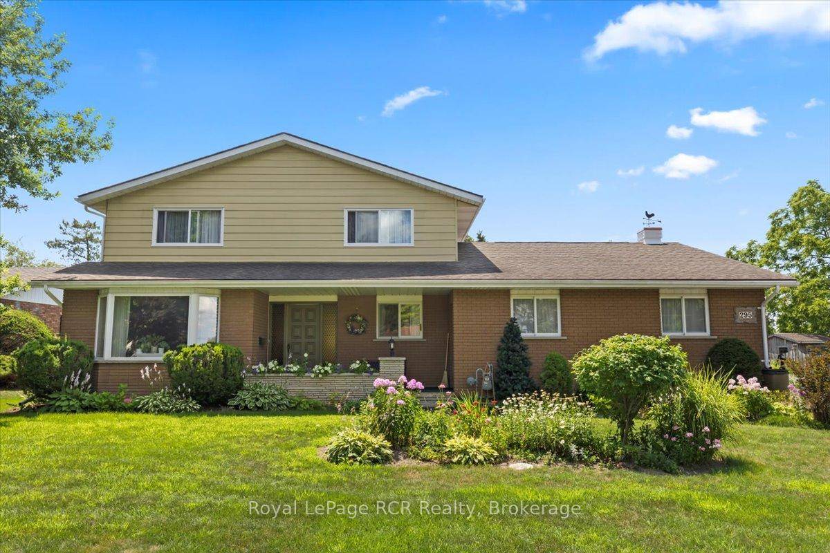 Traditional Family Home with Detached Shop on the Edge of Town.