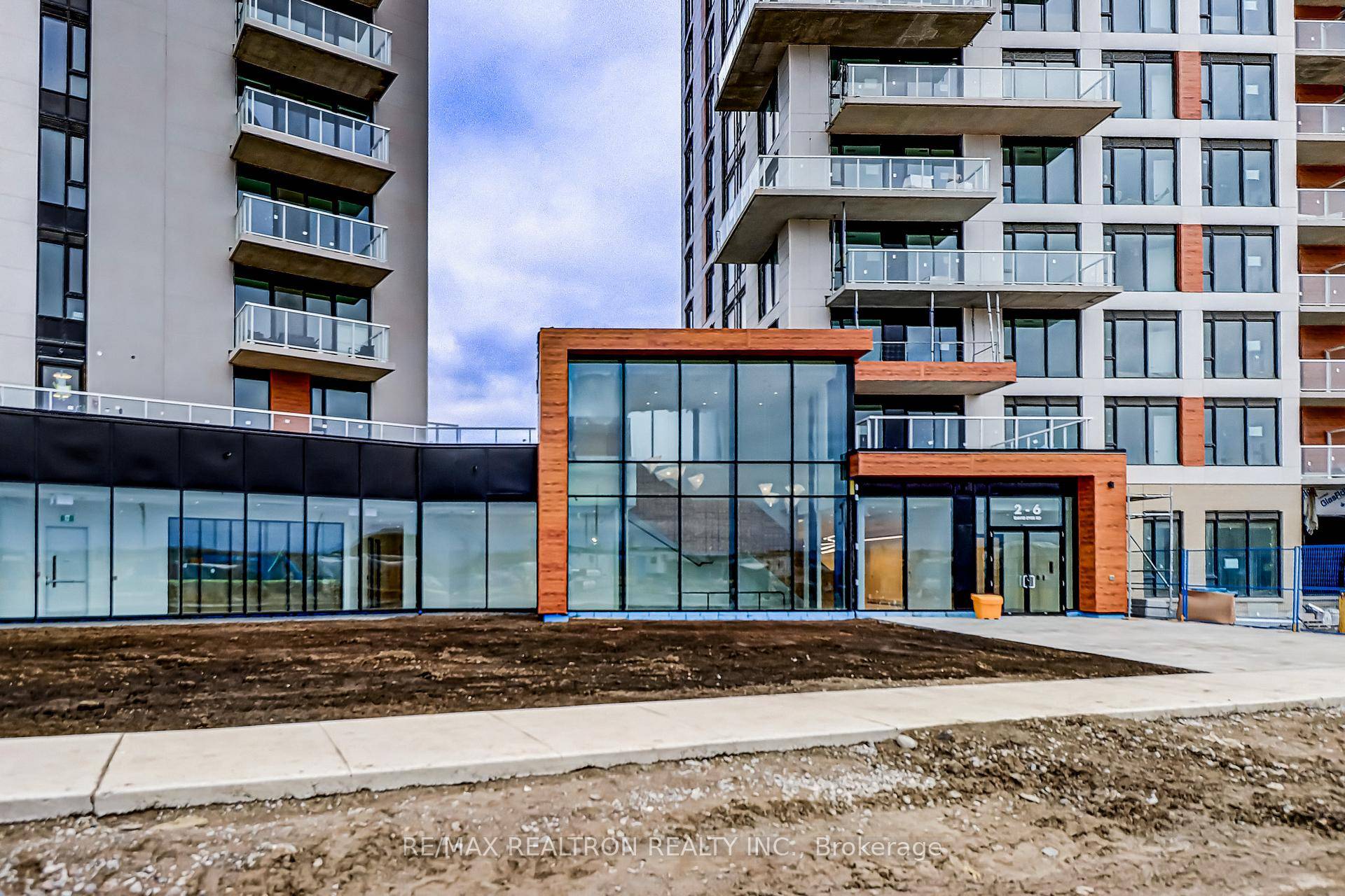 Simply The Best Location To Live In, 5 Mins To Costco, Leslie amp ; Bayview, Schools, Park, Costco amp ; Hwy 404