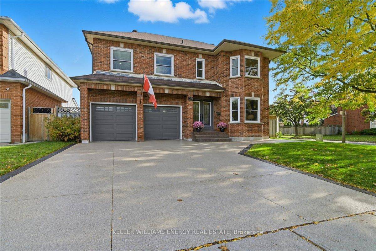 Welcome to 29 Braebrook Dr, an exquisite 4 bedroom, 3 bathroom home perfectly situated for a growing family in Whitby !