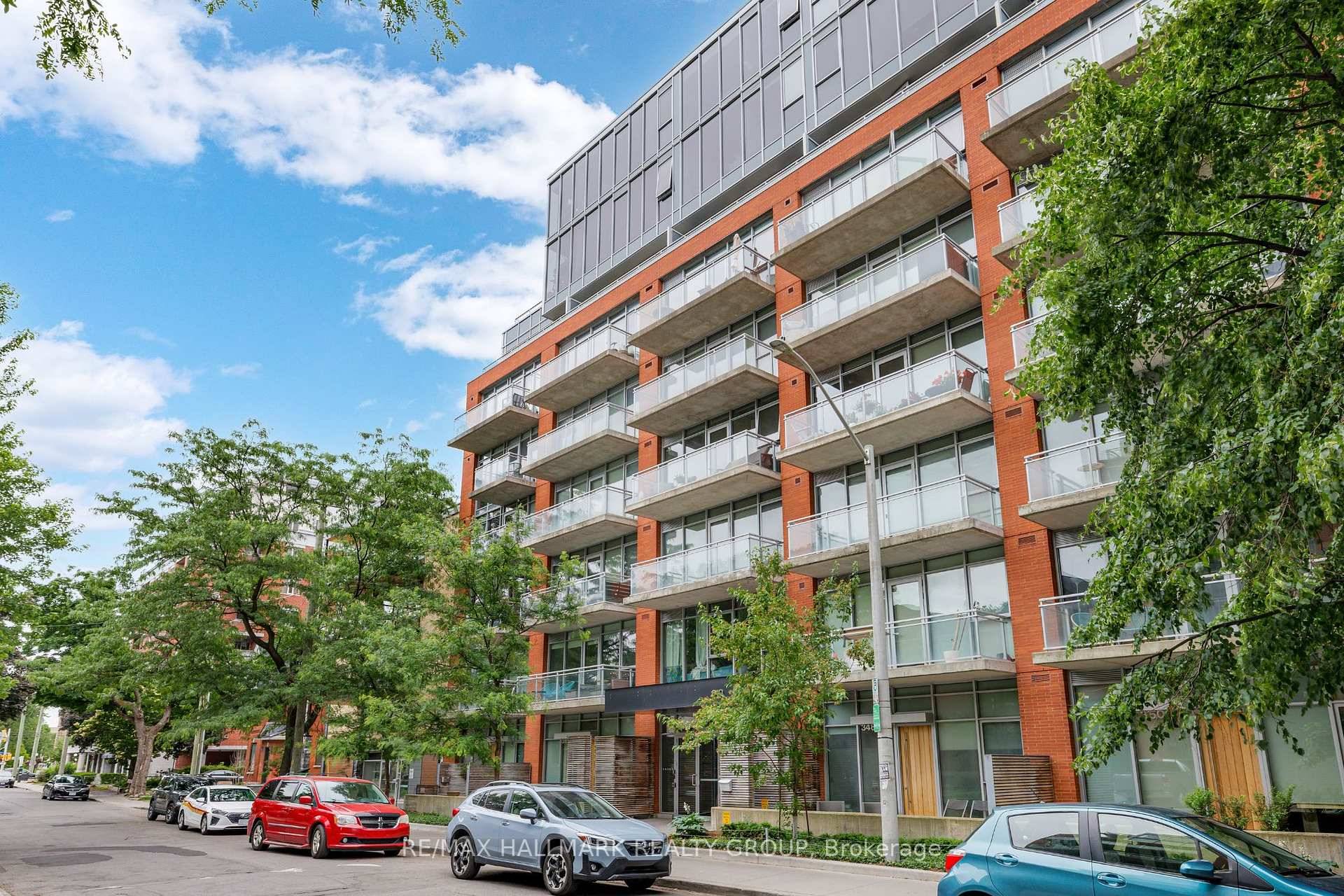 Open House August 17, 10 12PM Heres a unique chance to own a penthouse suite at The Hideaway, coming to market for the first time from its original owner.