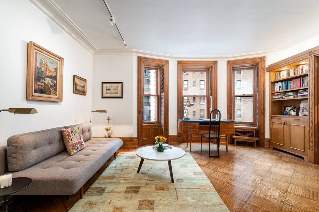 NEW PRICE ! This exceptional one bedroom residence offers sweeping views of Carnegie Hall and has been fully renovated to the highest standards.