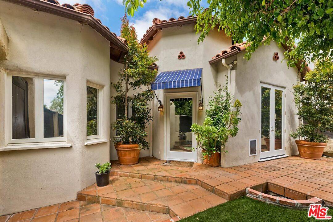 423   Westbourne Dr 4BR Beverly Grove La