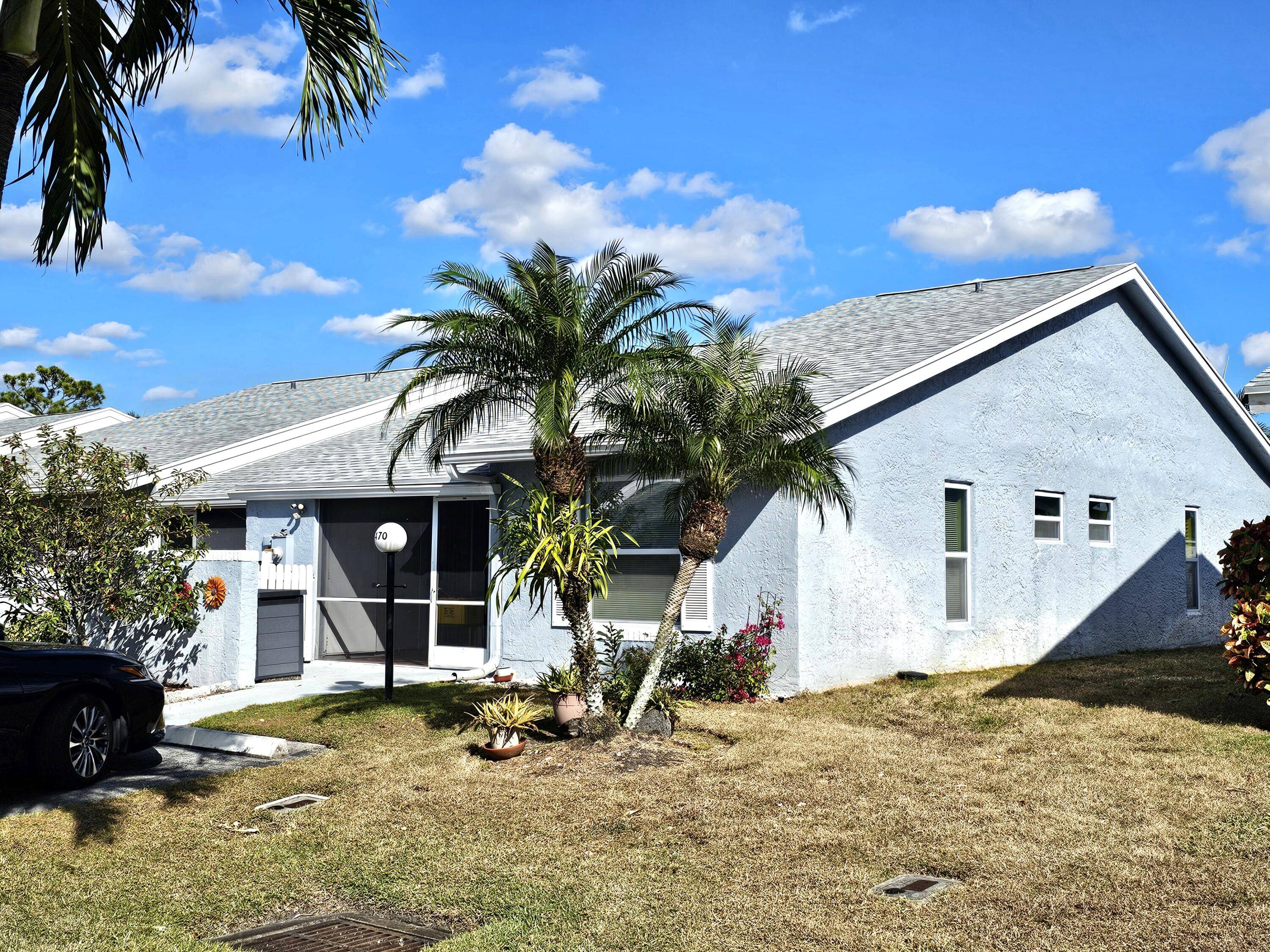 BEAUTIFUL 2 2 VILLA FOR SALE, CORNER UNIT, GREAT CONDITION, NICE LOCATION, ROOF 1 YEAR OLD