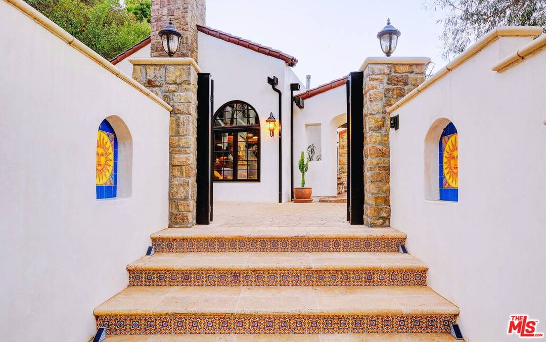 2570 Nichols Canyon Rd 4BR Hollywood Hills East La