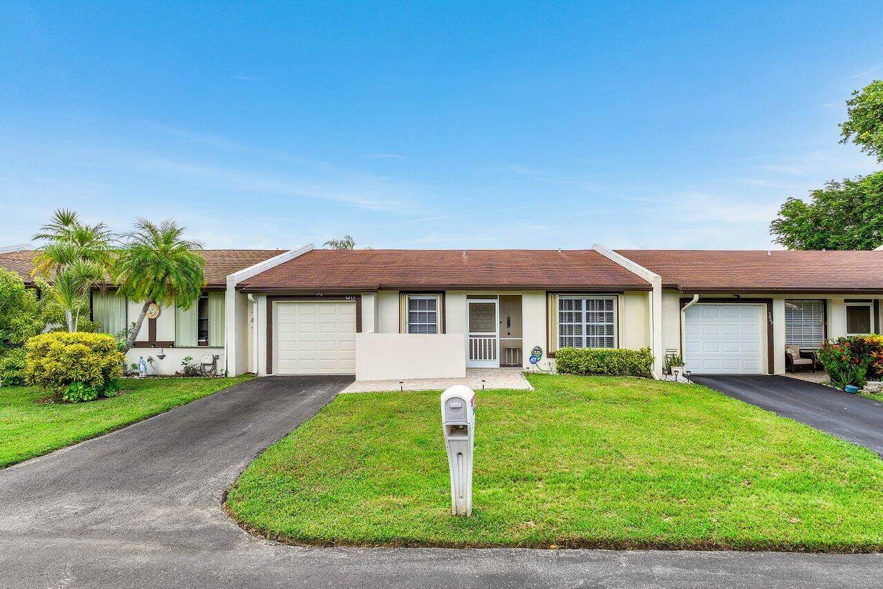 WELCOME TO THE AFFORDABLE FINE LIVING COMMUNITY OF LAS VERDES IN DELRAY BEACH !
