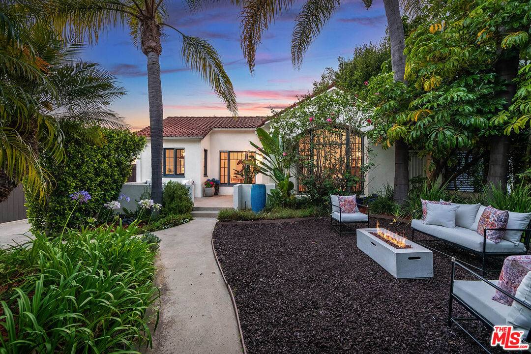 937  N Laurel Ave 3BR Hollywood Hills East La