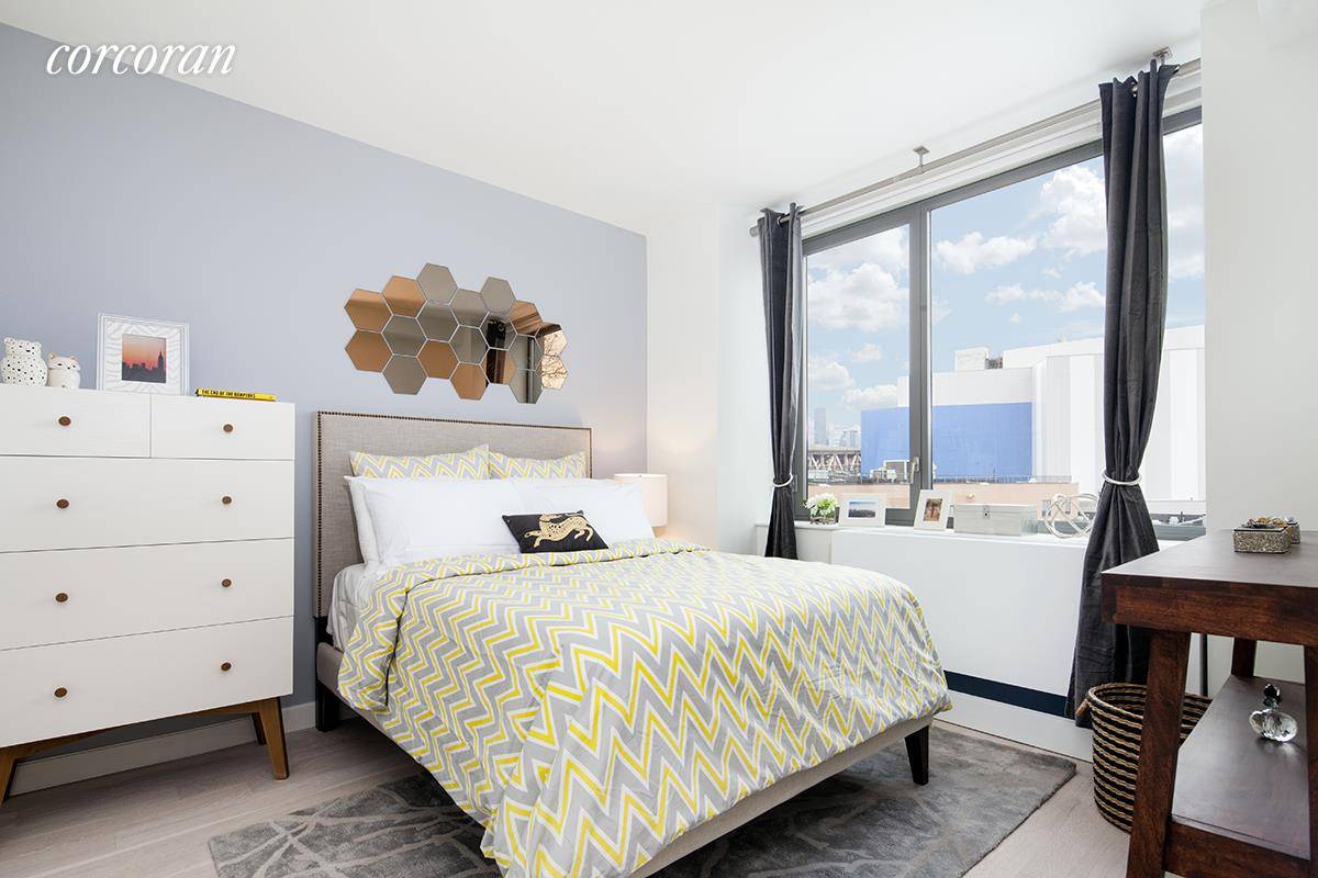 FREE Amenities Prime LIC Location !