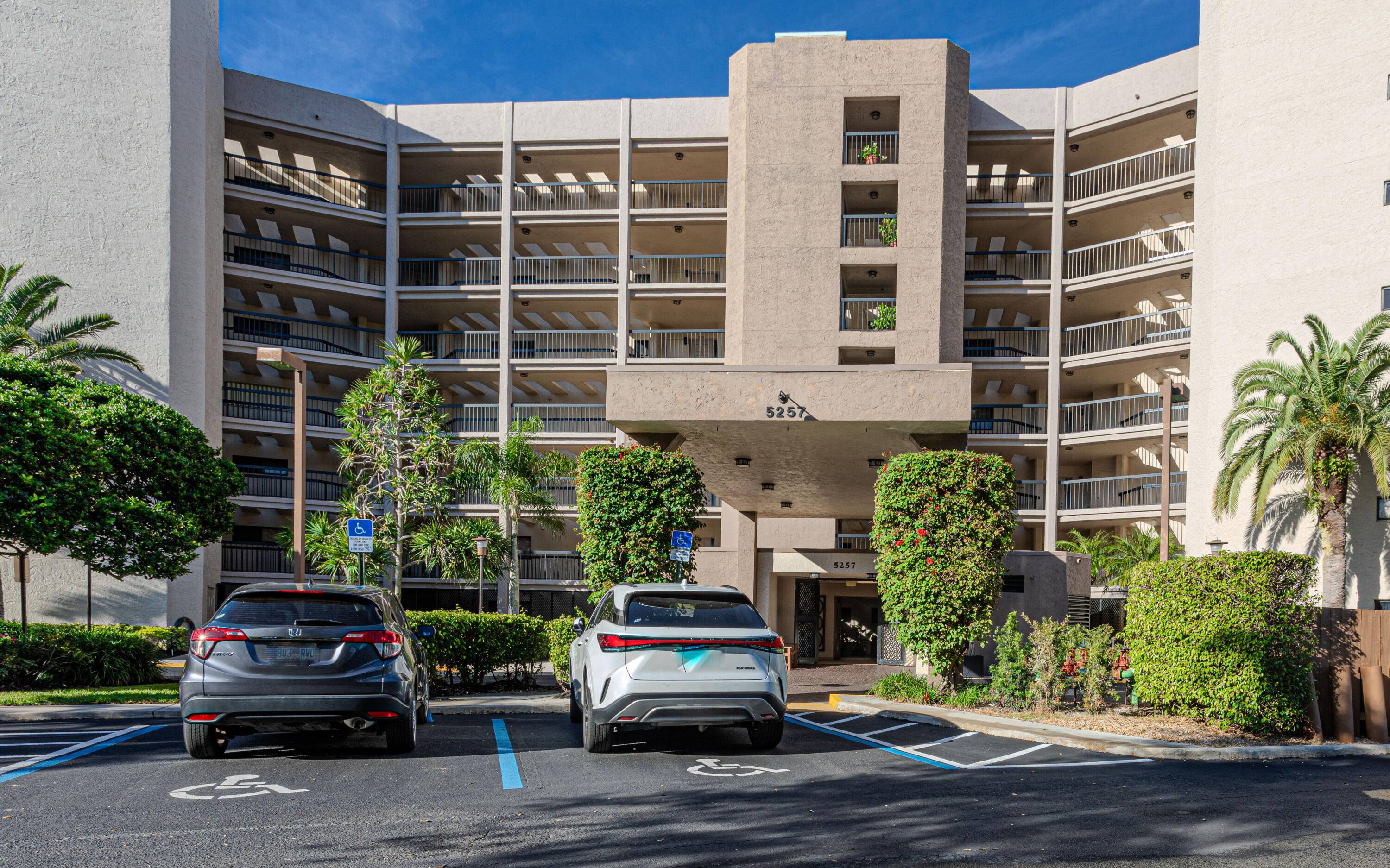 Prepare to be impressed by this stunningly renovated 3 bedroom, 2 bathroom corner unit a true gem that rarely becomes available !