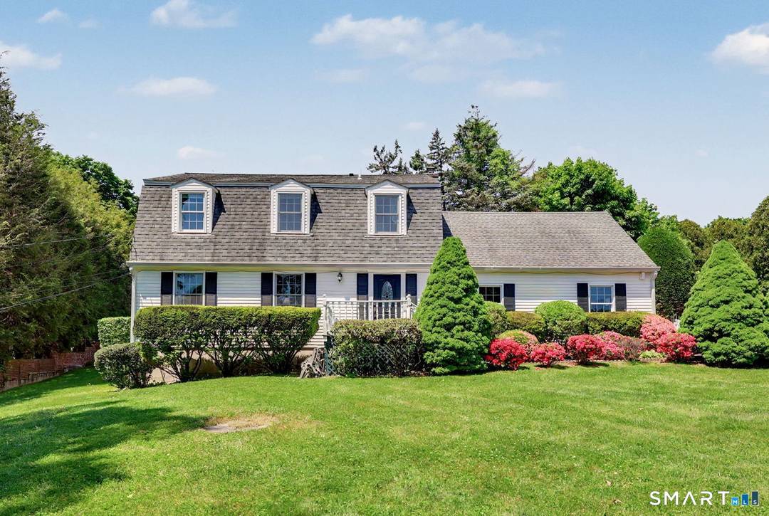 Welcome to this beautifully maintained 3 bedroom, 2.