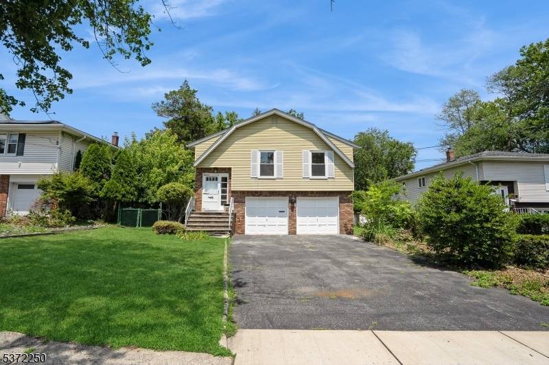 A PERFECT PLACE TO CALL HOME NEWLY RENOVATED AND JUST SETPS TO VERONA PARK.