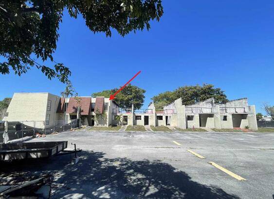 IINVESTMENT OPPORTUNITYThe building and this unit have been affected by a fire that originated in another unit.