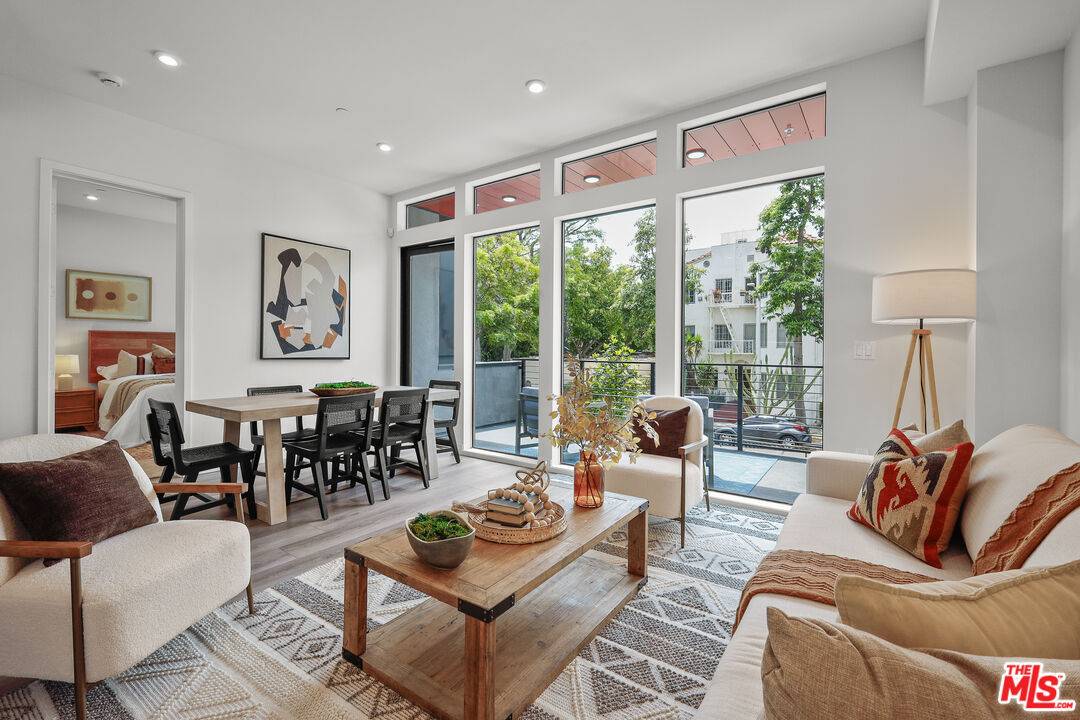 1200  N Orange Grv 4BR Hollywood Hills East La