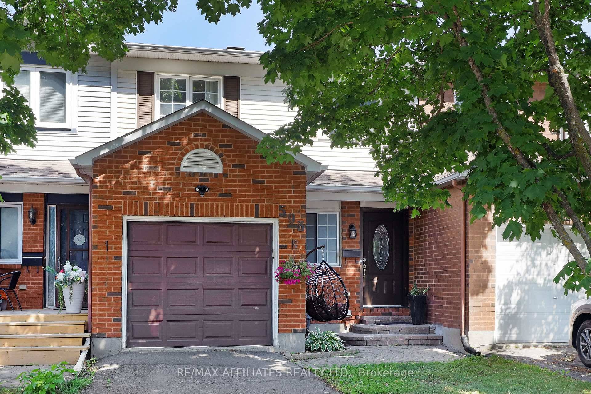 Welcome to this Beautifully maintained 2 Storey Freehold Townhouse, ideally situated on a quiet Crescent perfect for First time Buyers or Savvy Investors !