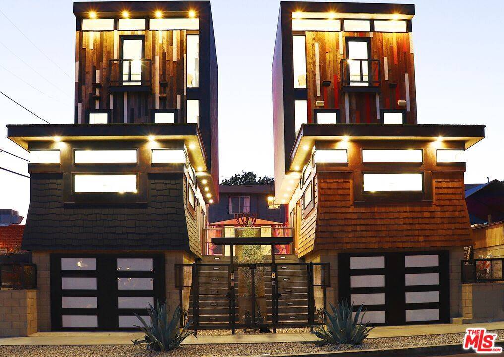 717 N El Centro Ave 2BR Hollywood La