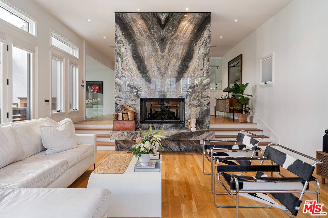 128   Roma Ct 4BR Marina Del Rey La