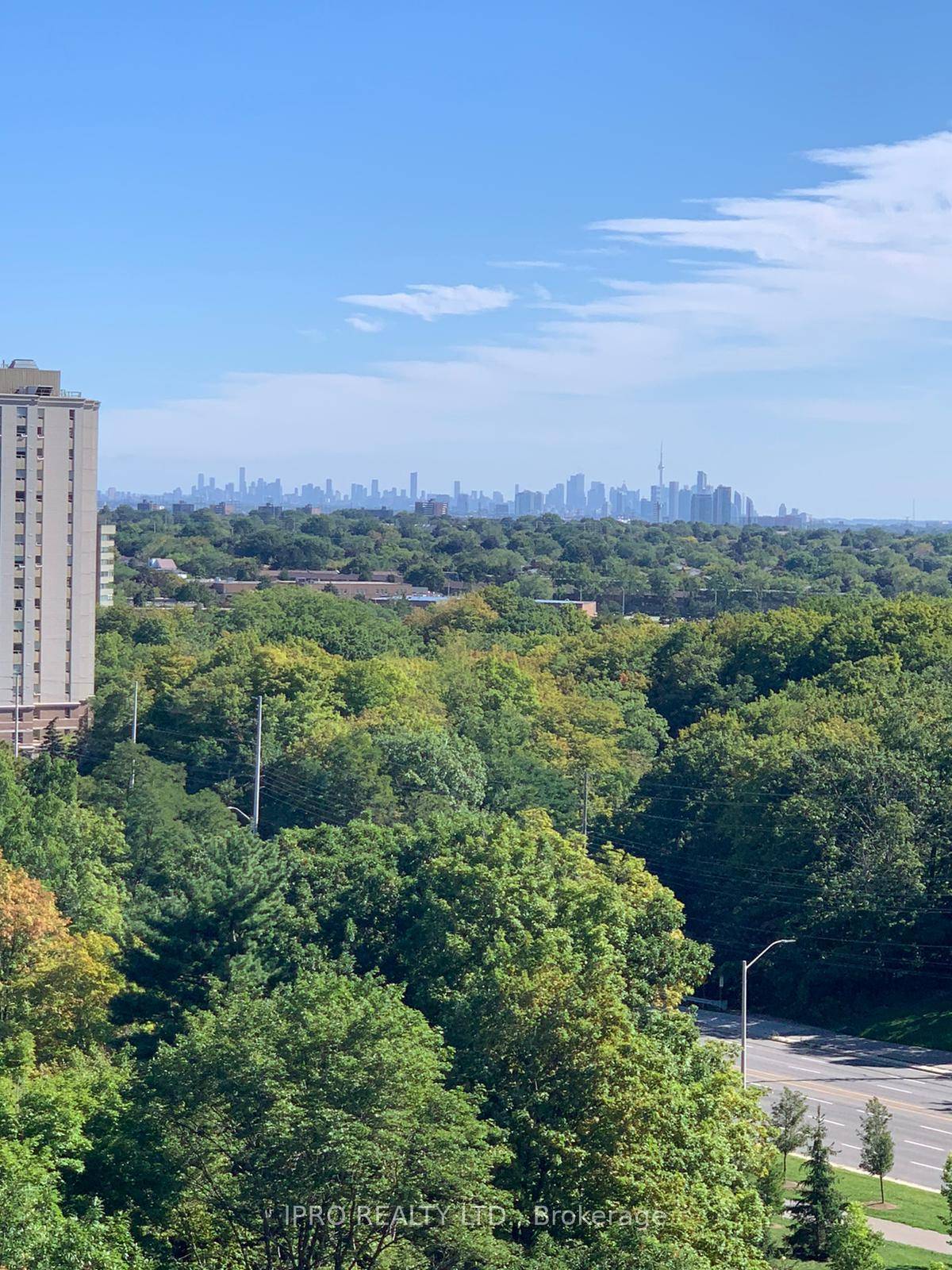 Stunning 2 bedroom 2washroom Condo with world class amenities amp ; CN tower view.
